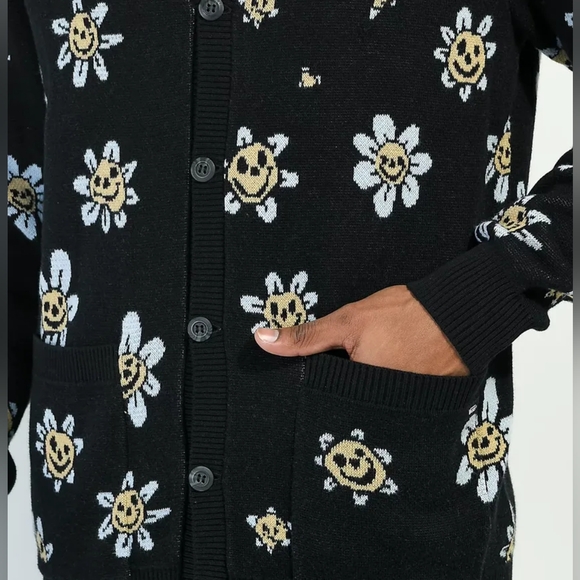 VANS Hilltop Smiley Face Daisy Flower Black Cardigan Sweater NWOT - Picture 10 of 13